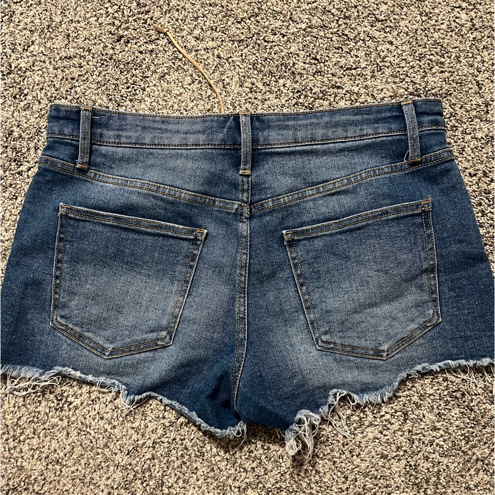 Button shorts with string - Picture 2 of 3